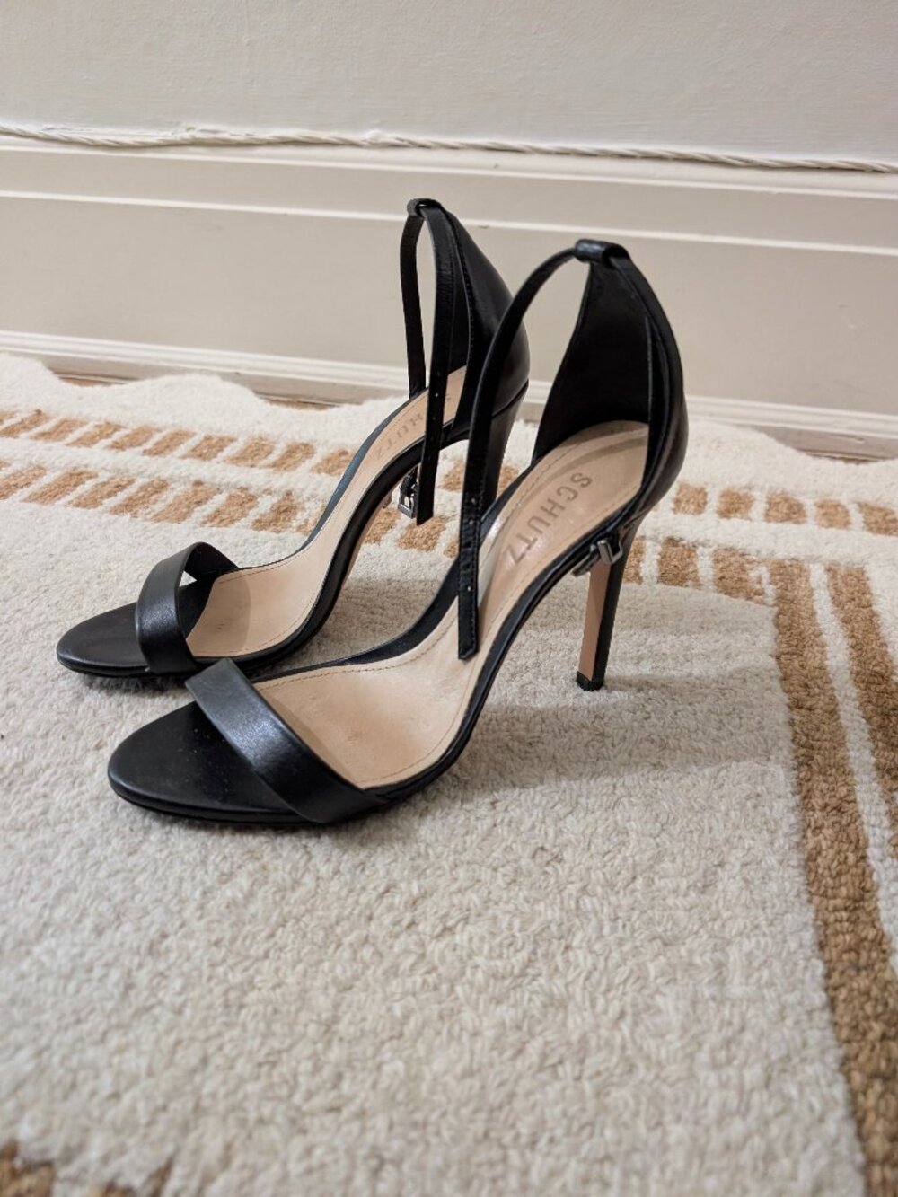 Schutz Cadey Lee black leather minimal strap sandal, Sz 7